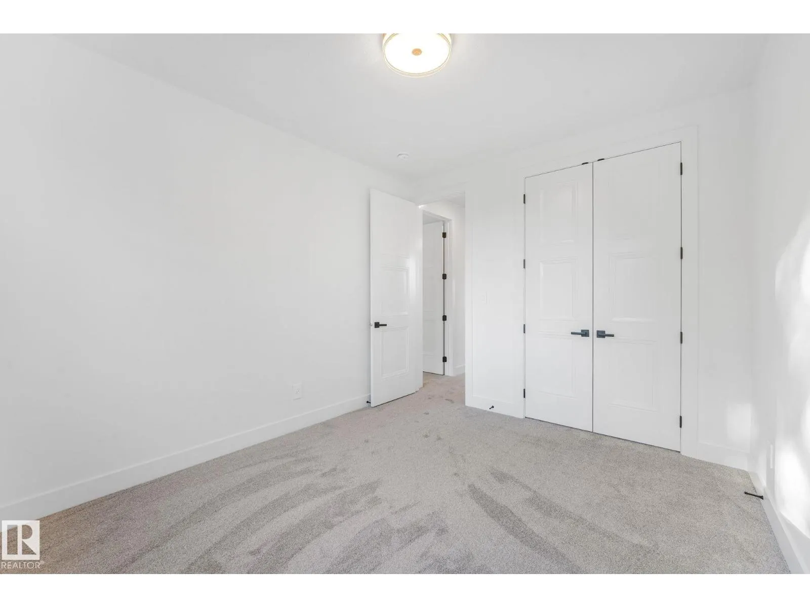 9605 142 ST NW