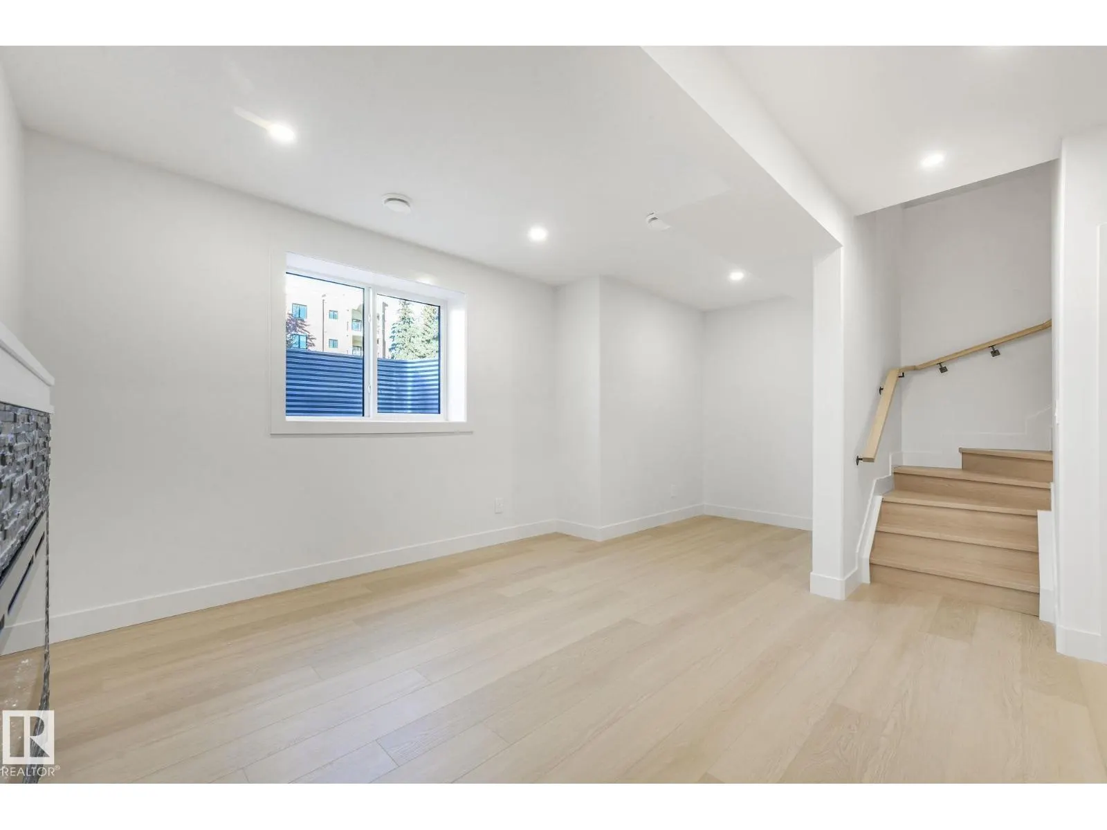 9605 142 ST NW