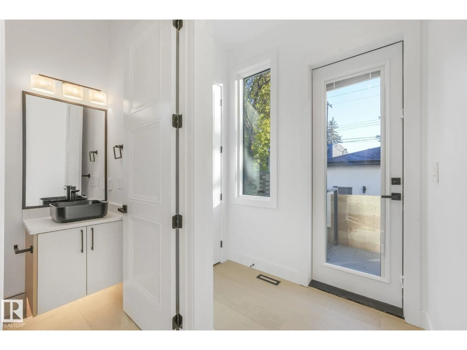 9605 142 ST NW