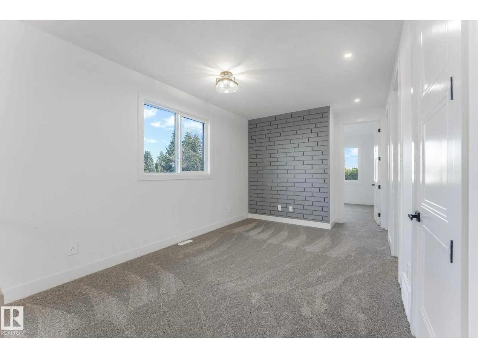 9605 142 ST NW