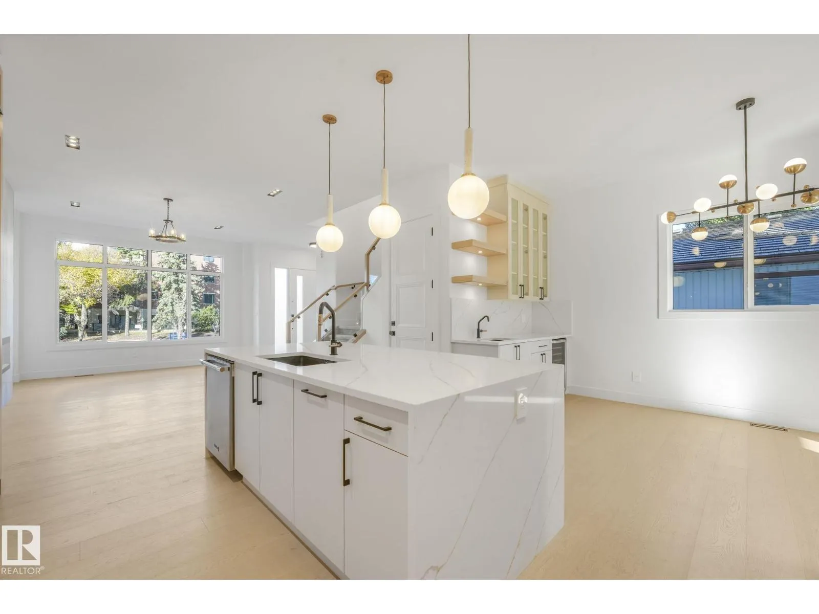 9605 142 ST NW