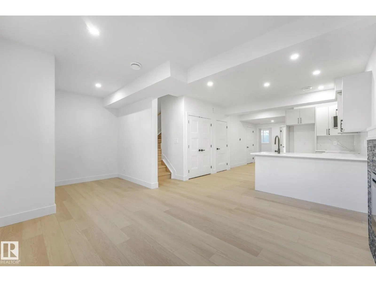 9605 142 ST NW