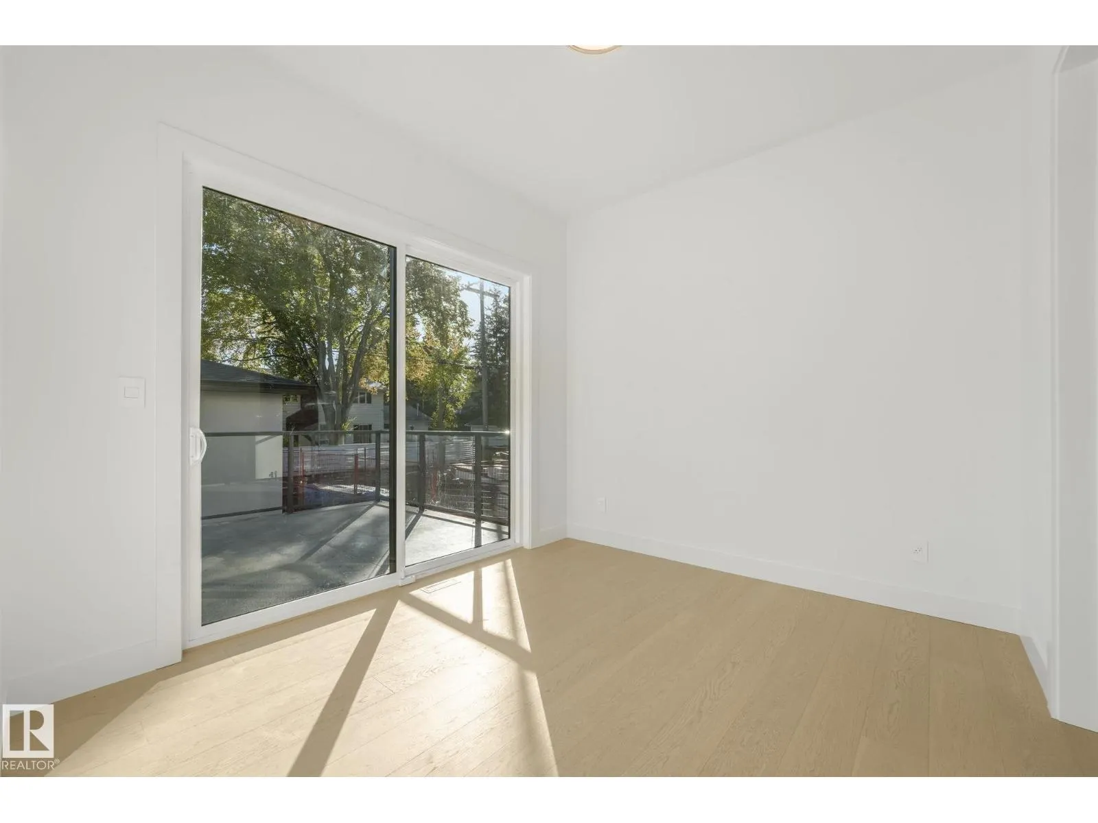 9605 142 ST NW