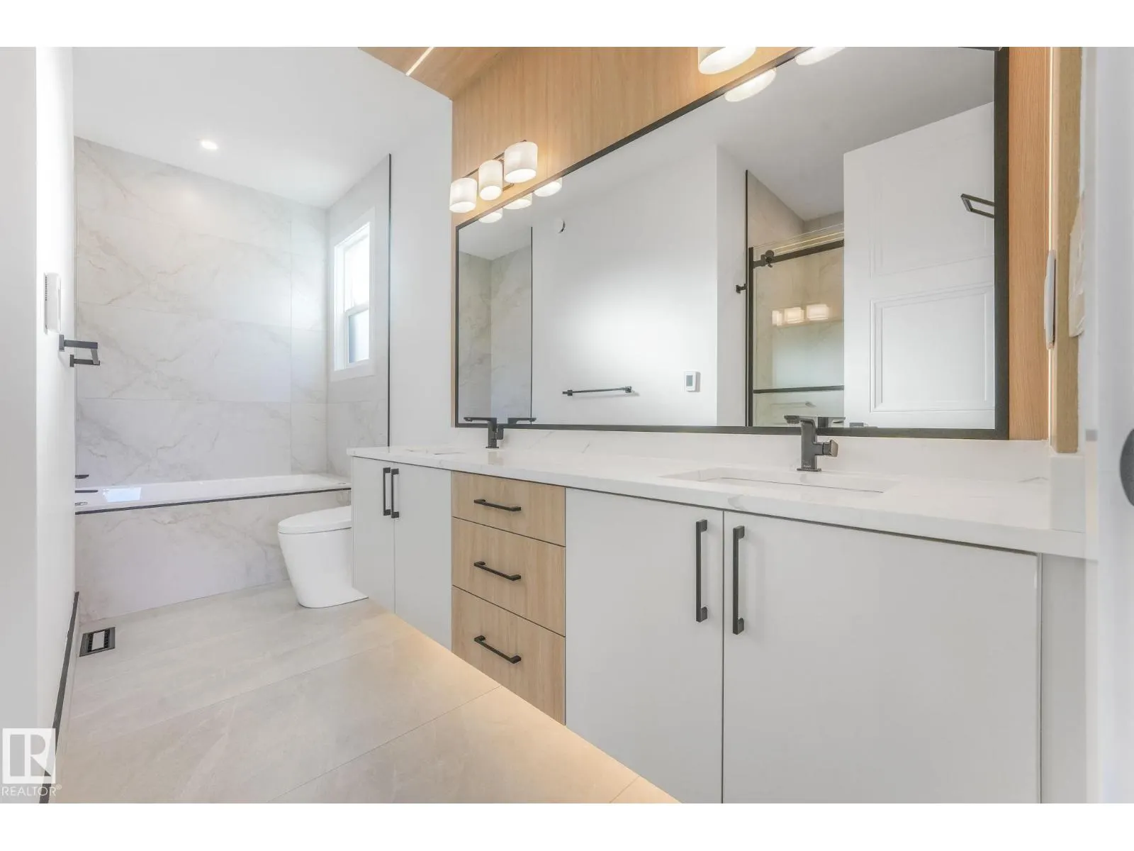 9605 142 ST NW