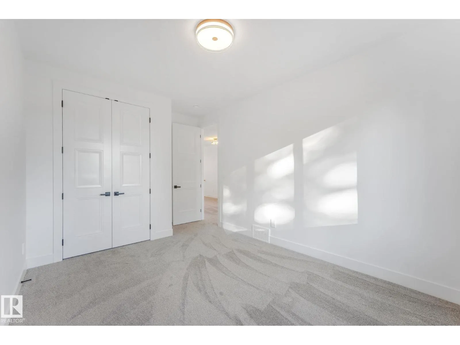 9605 142 ST NW
