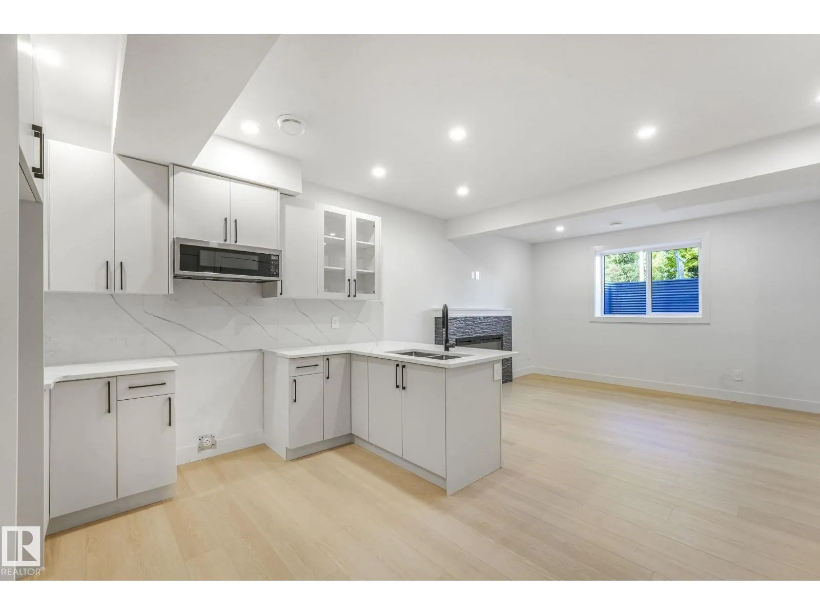 9605 142 ST NW