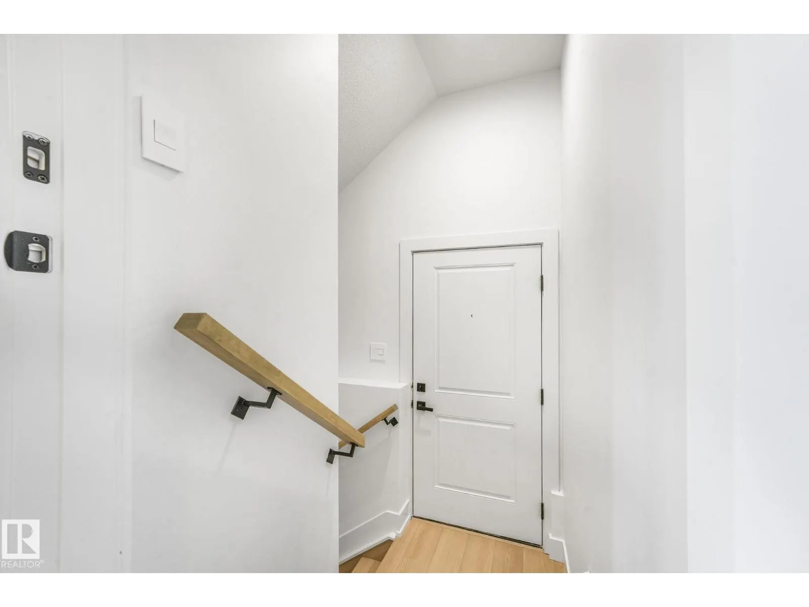 9605 142 ST NW