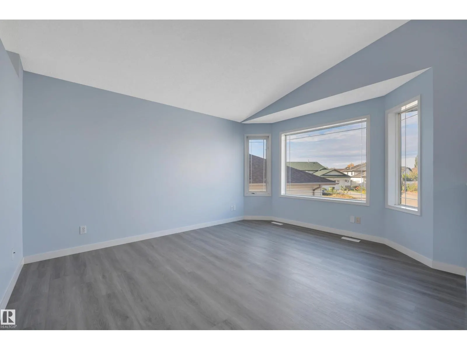 264 DUNVEGAN RD NW