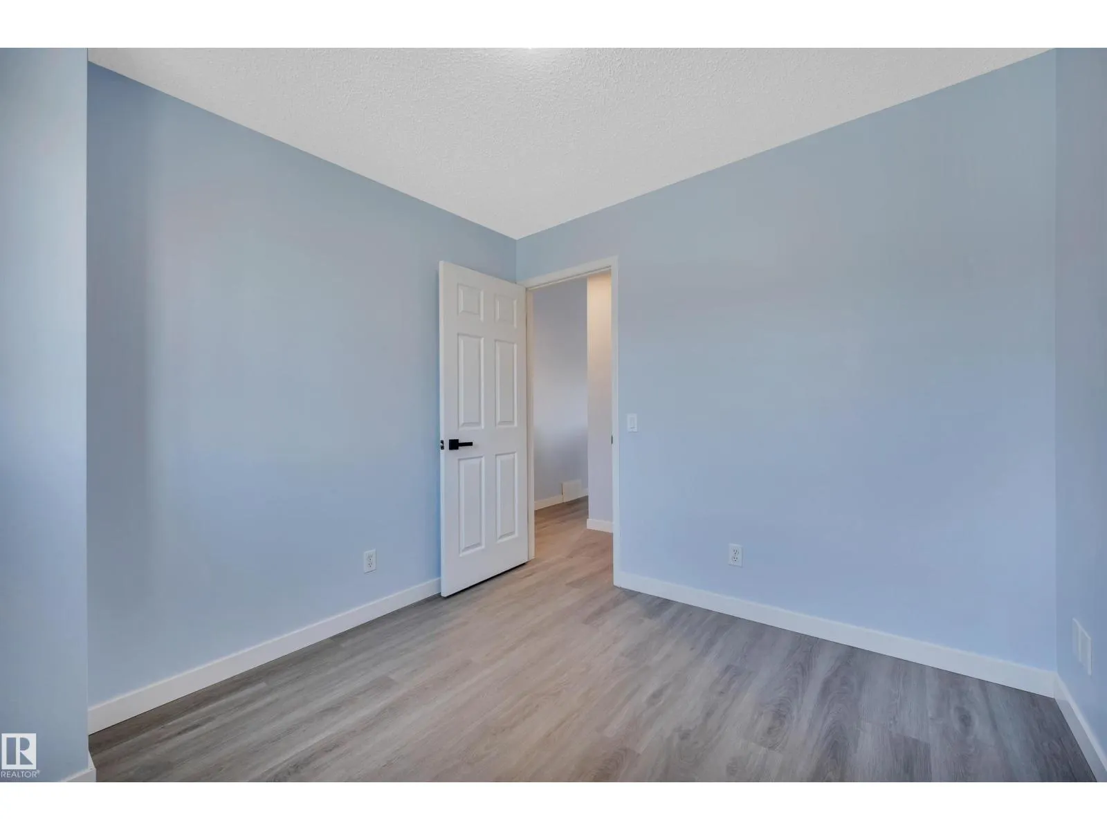 264 DUNVEGAN RD NW
