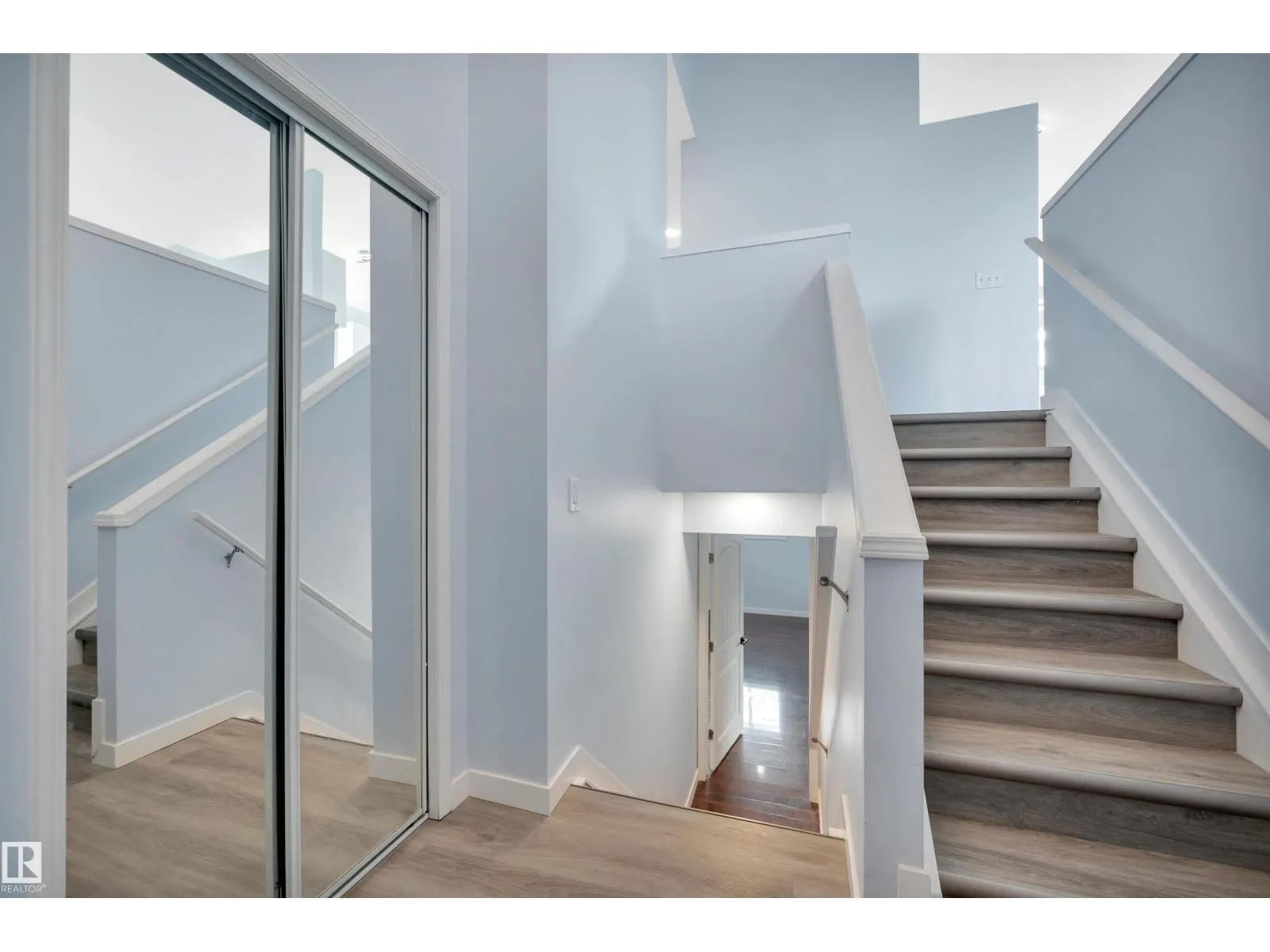 264 DUNVEGAN RD NW