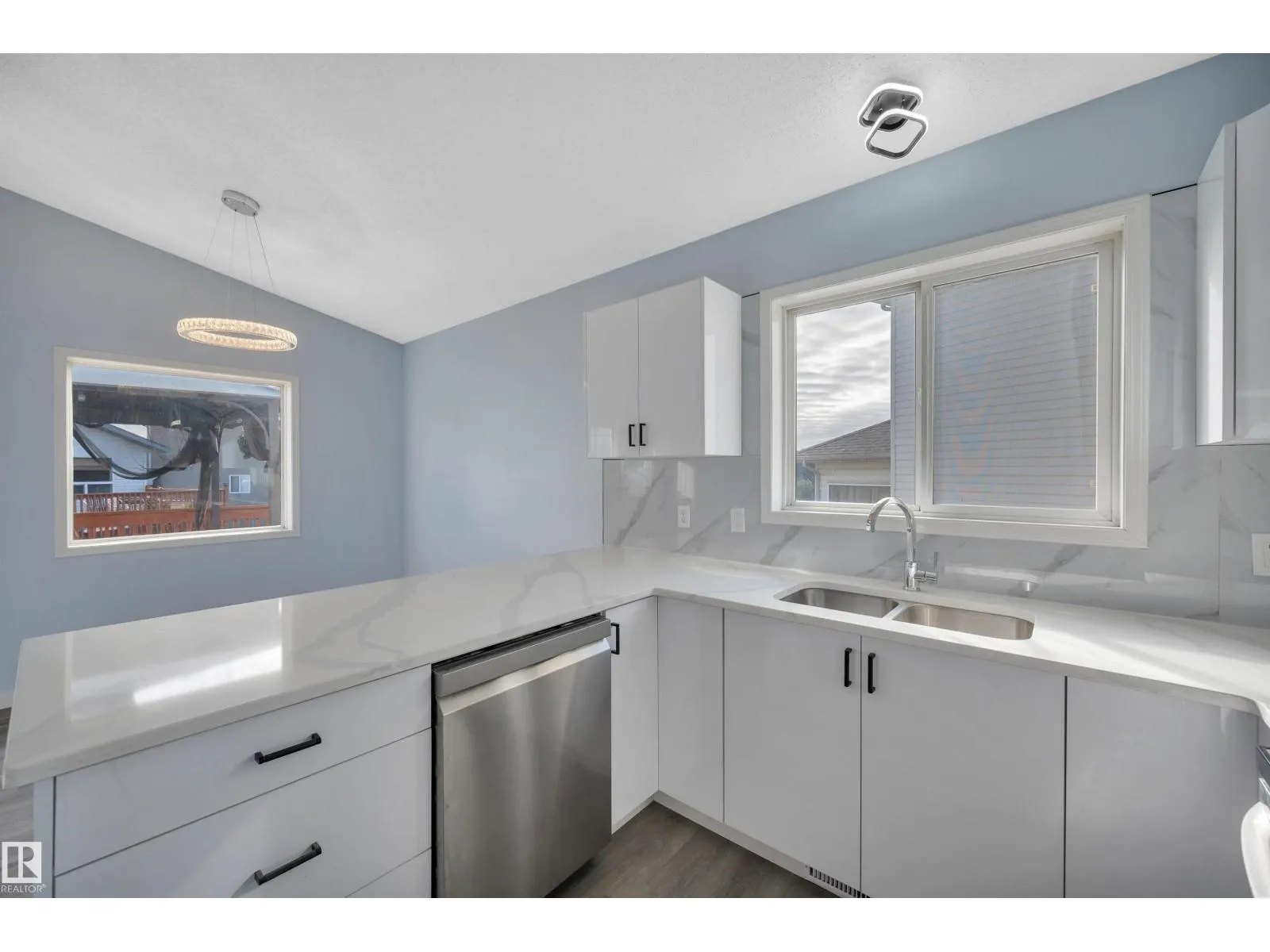 264 DUNVEGAN RD NW
