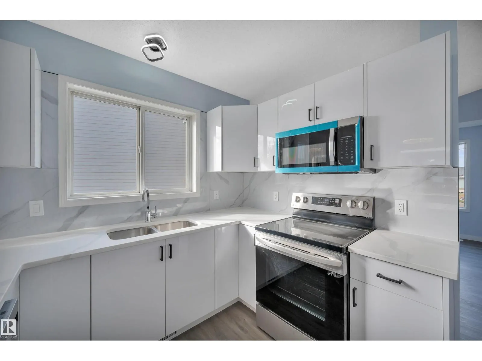 264 DUNVEGAN RD NW