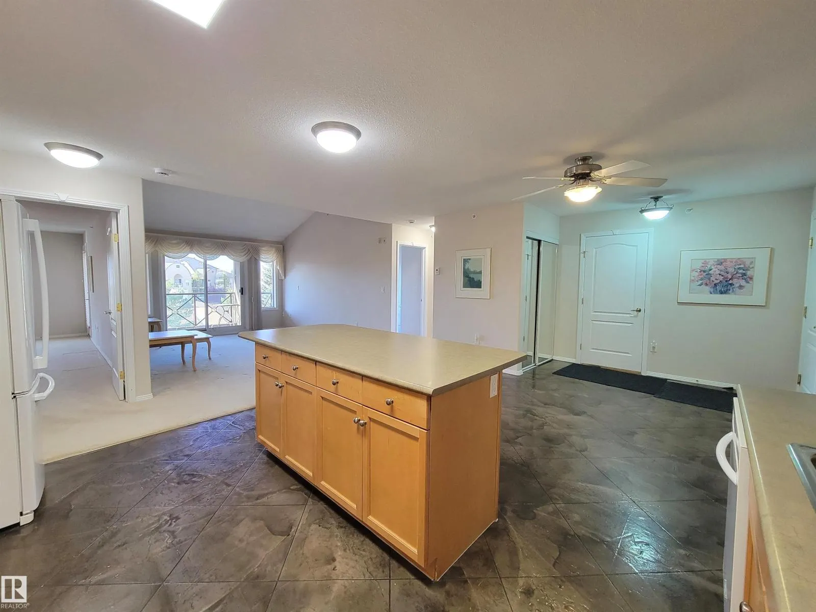#402 8942 156 ST NW