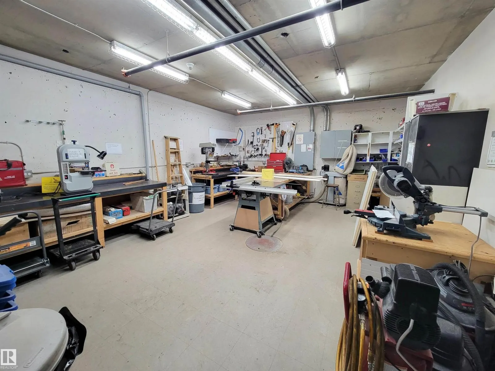 #402 8942 156 ST NW