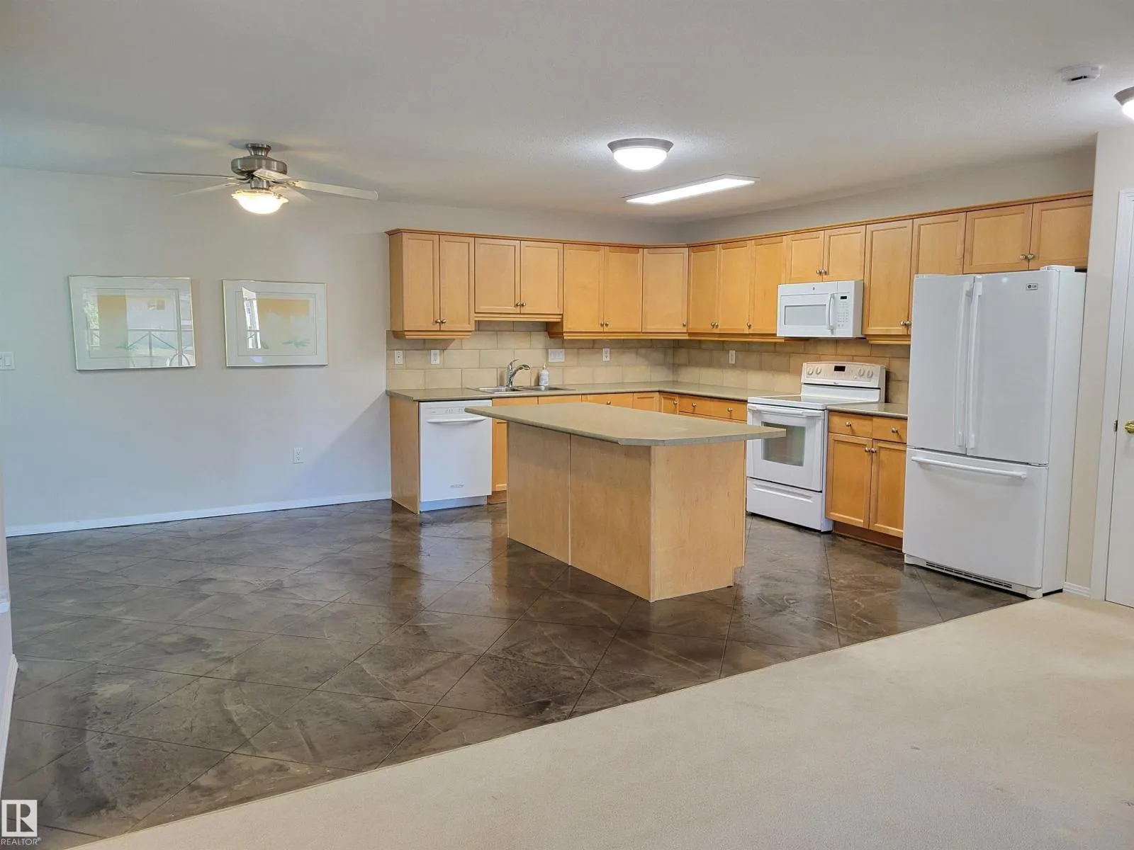 #402 8942 156 ST NW