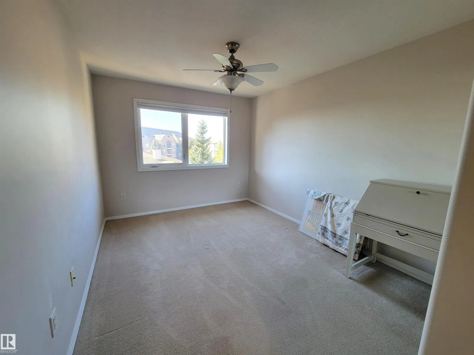 #402 8942 156 ST NW