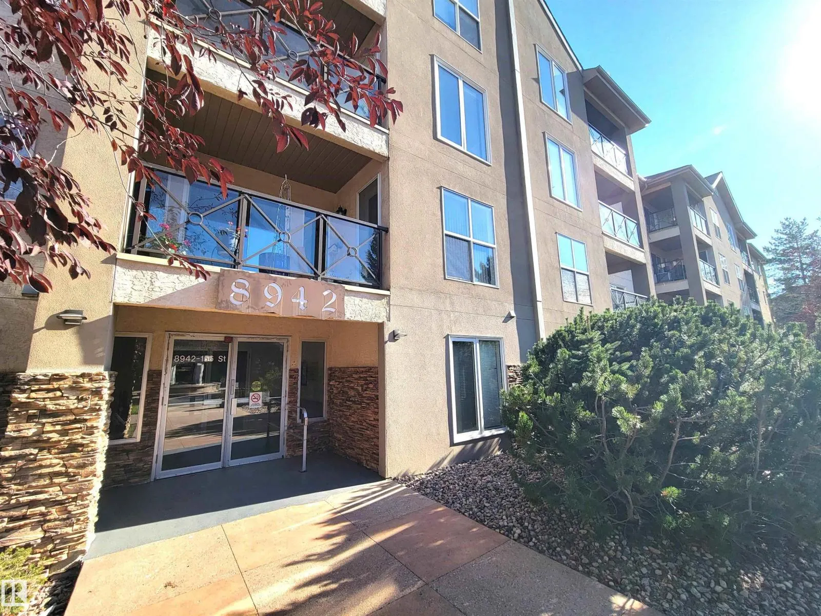 #402 8942 156 ST NW
