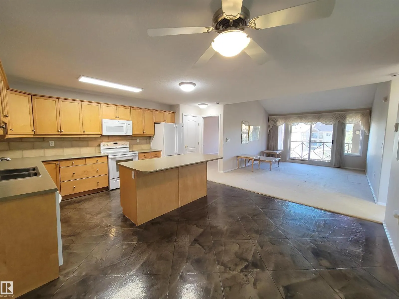 #402 8942 156 ST NW