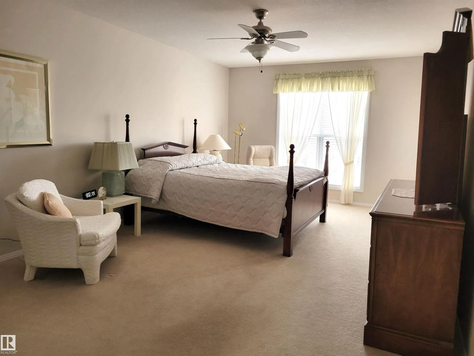 #402 8942 156 ST NW