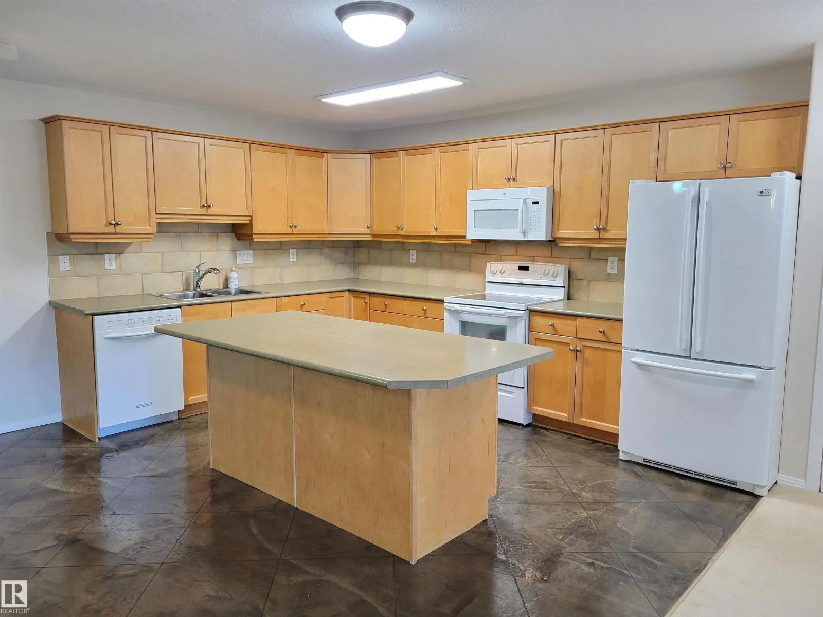 #402 8942 156 ST NW