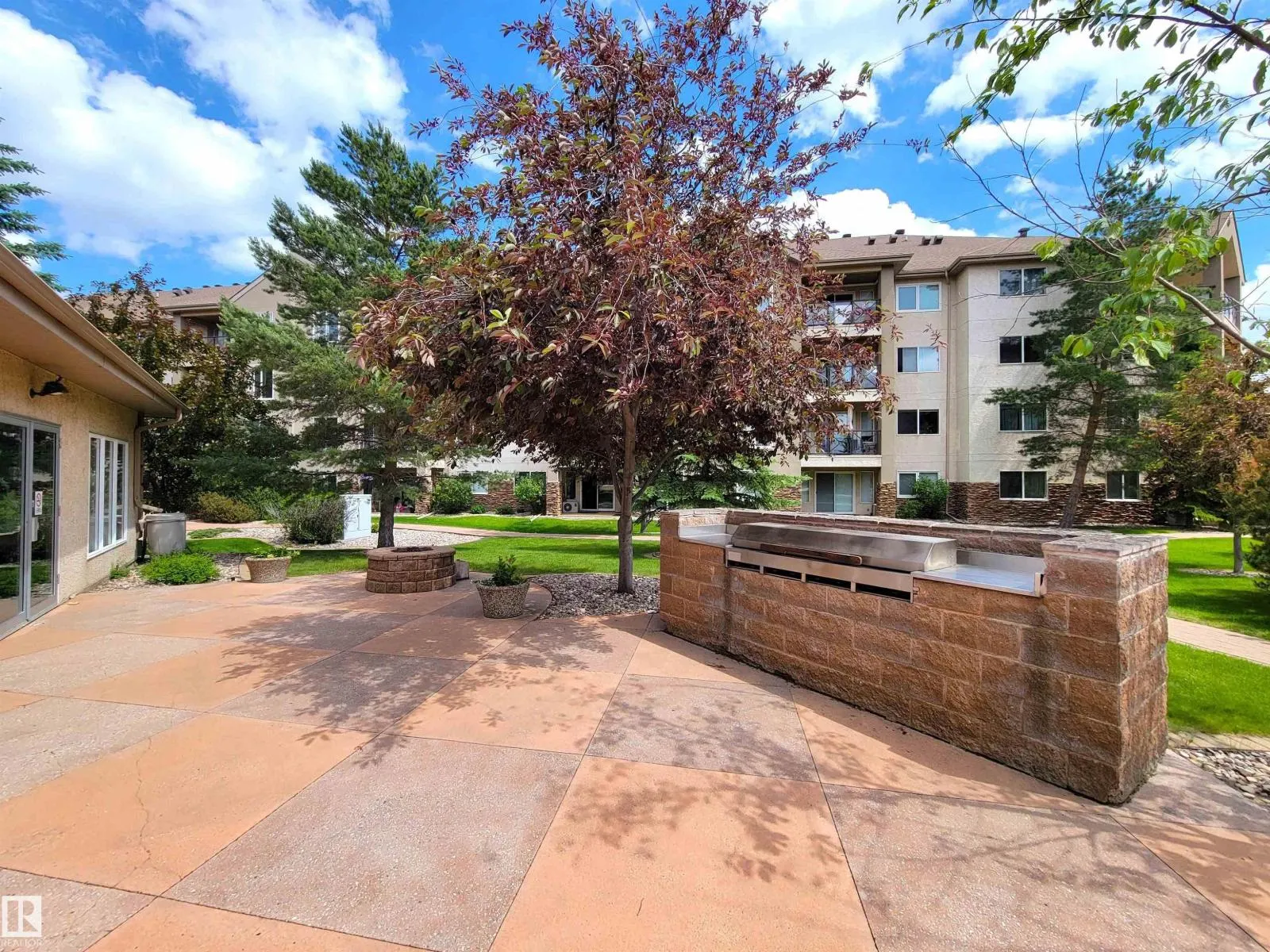 #402 8942 156 ST NW