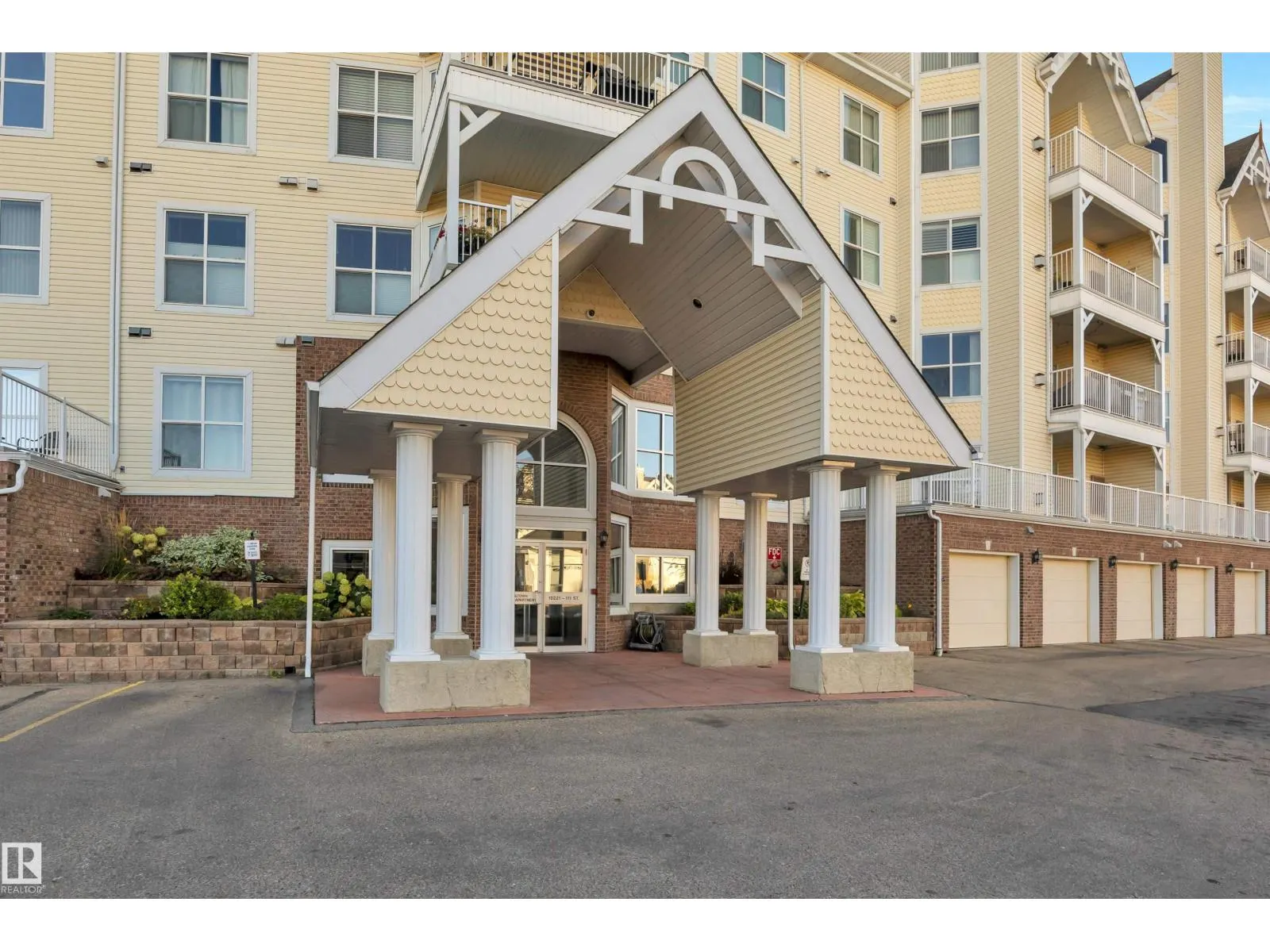 #305 10221 111 ST NW