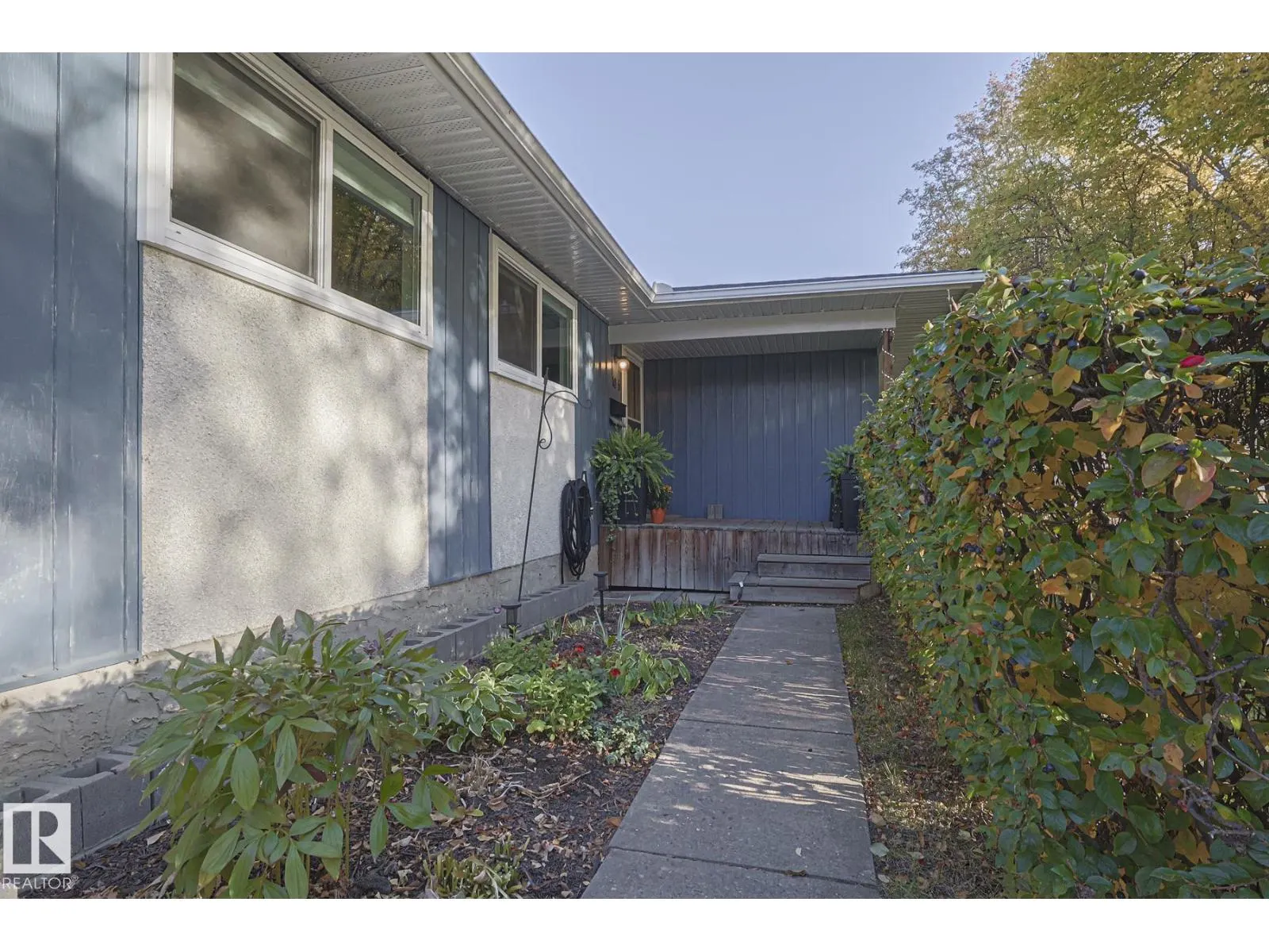 106 FOREST DR