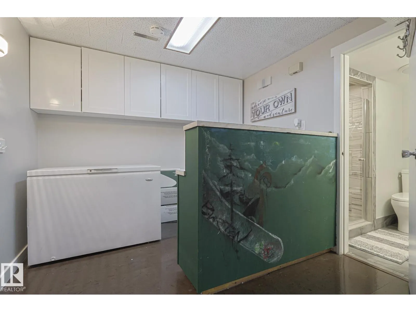 106 FOREST DR