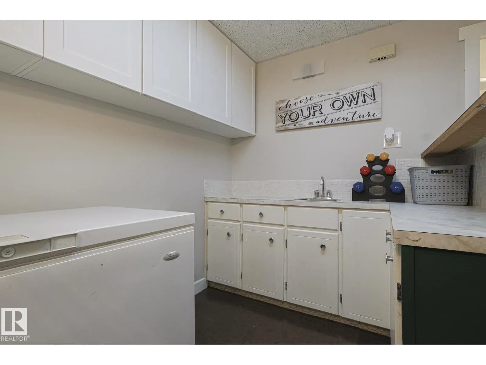106 FOREST DR