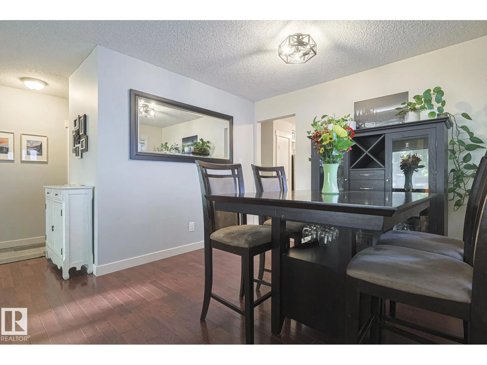 106 FOREST DR