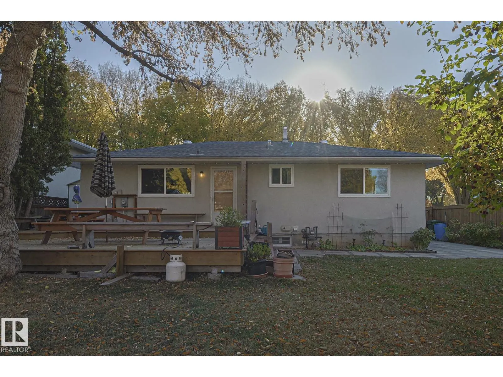 106 FOREST DR