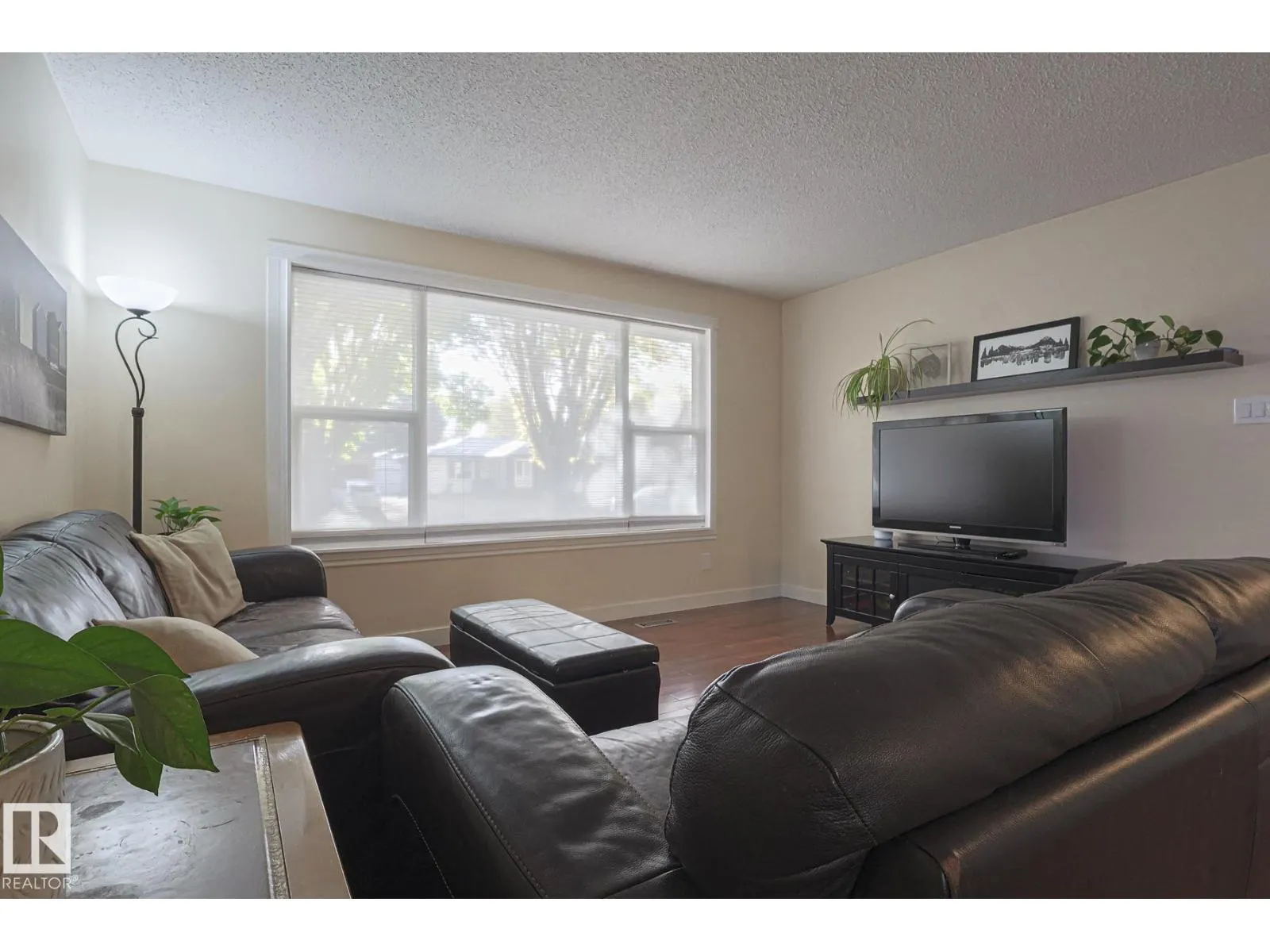 106 FOREST DR