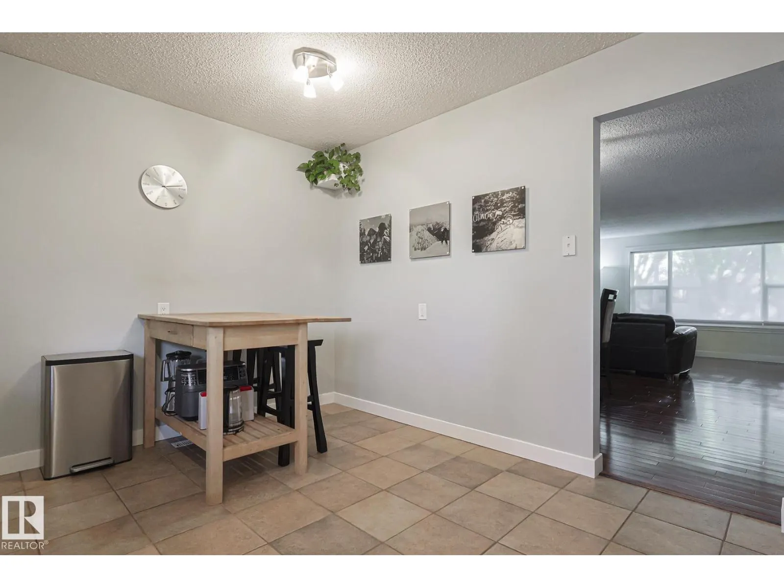 106 FOREST DR
