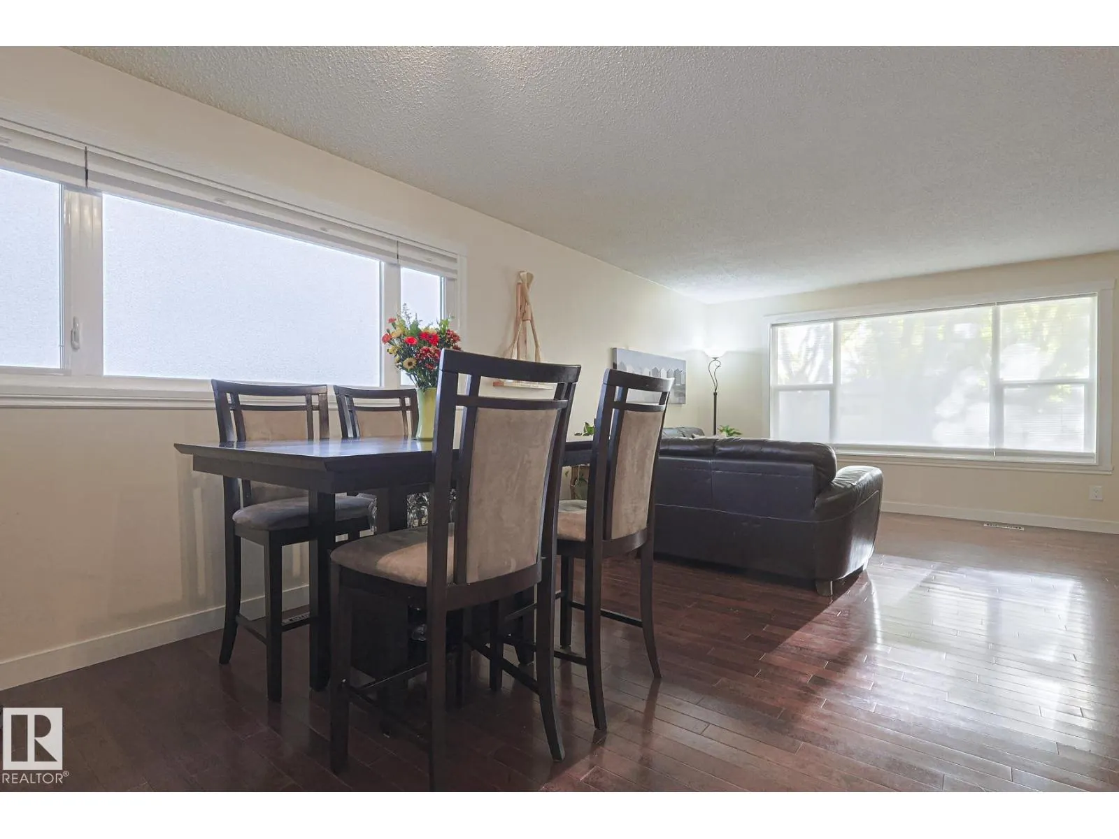 106 FOREST DR
