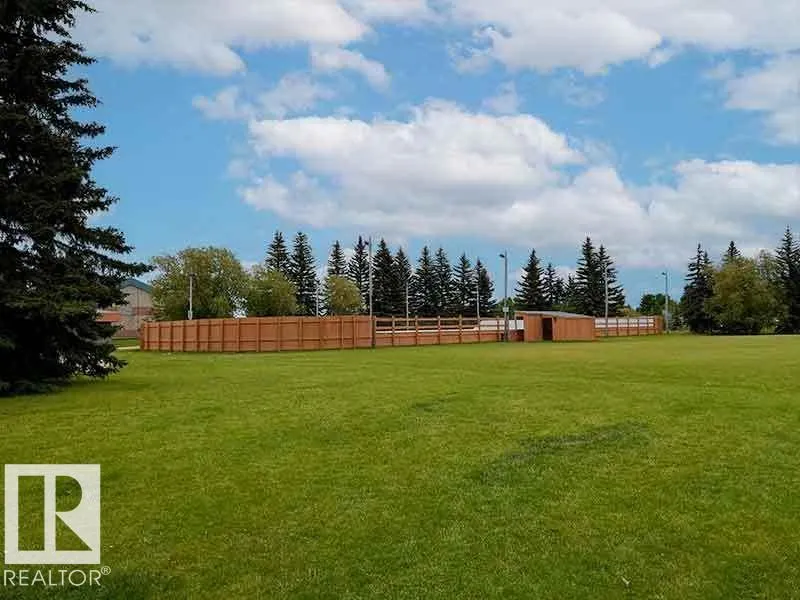 106 FOREST DR