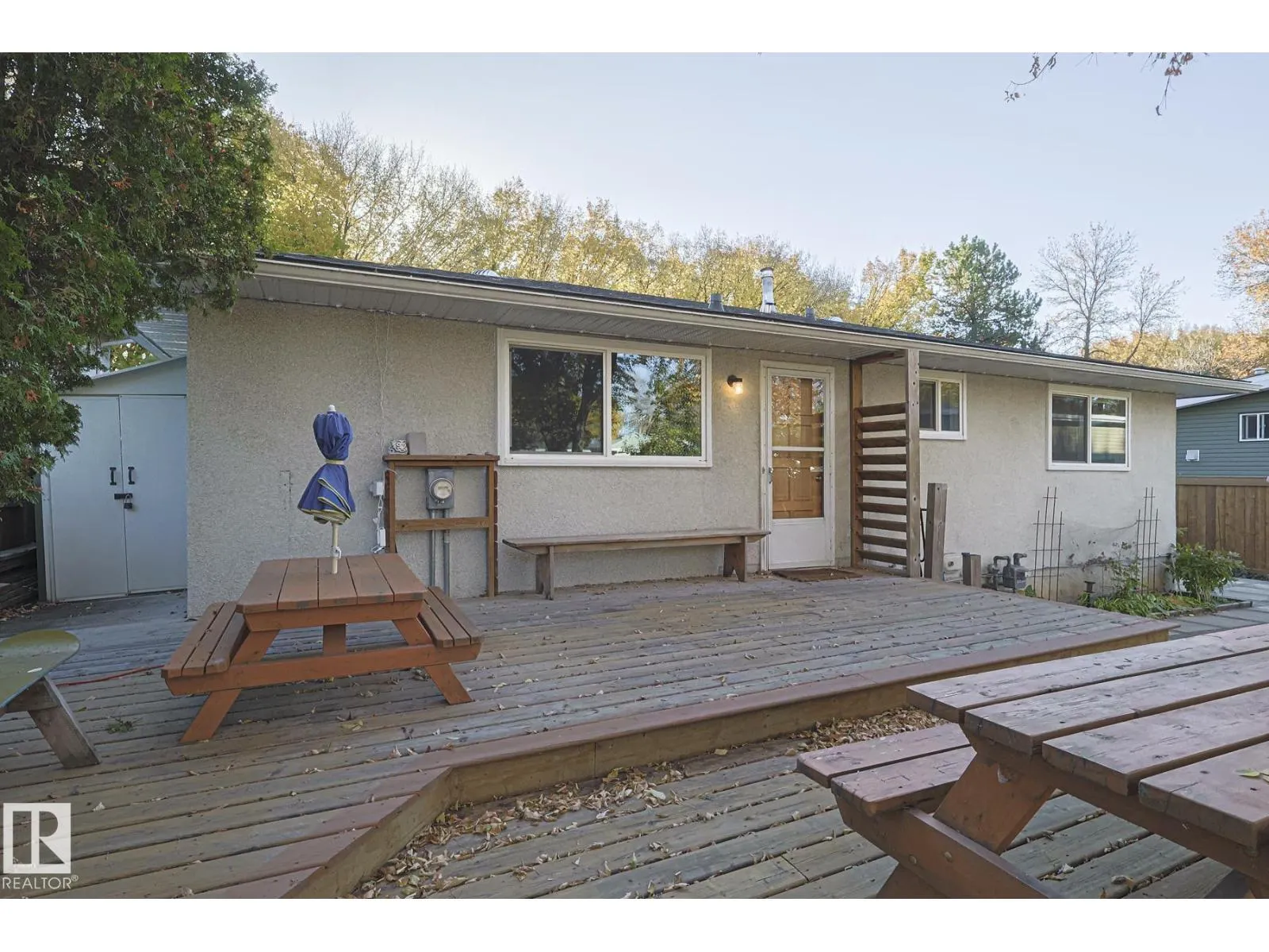 106 FOREST DR