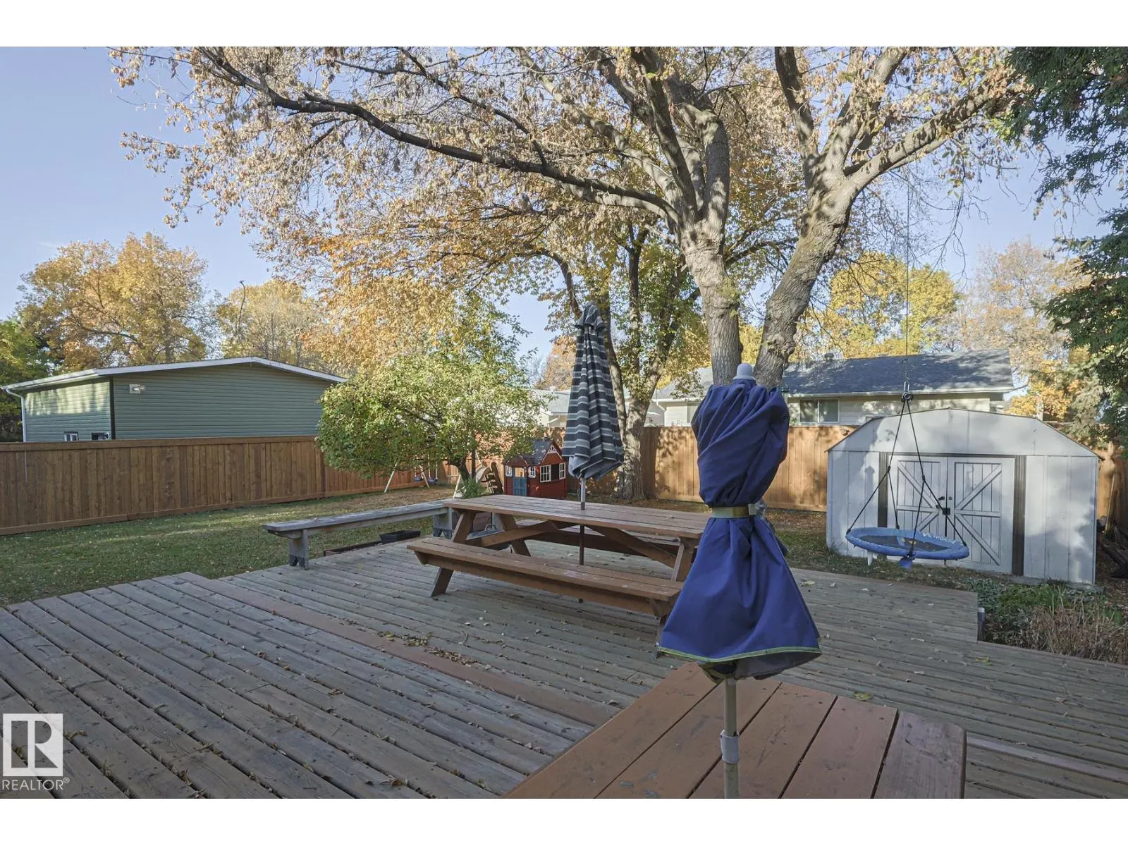 106 FOREST DR