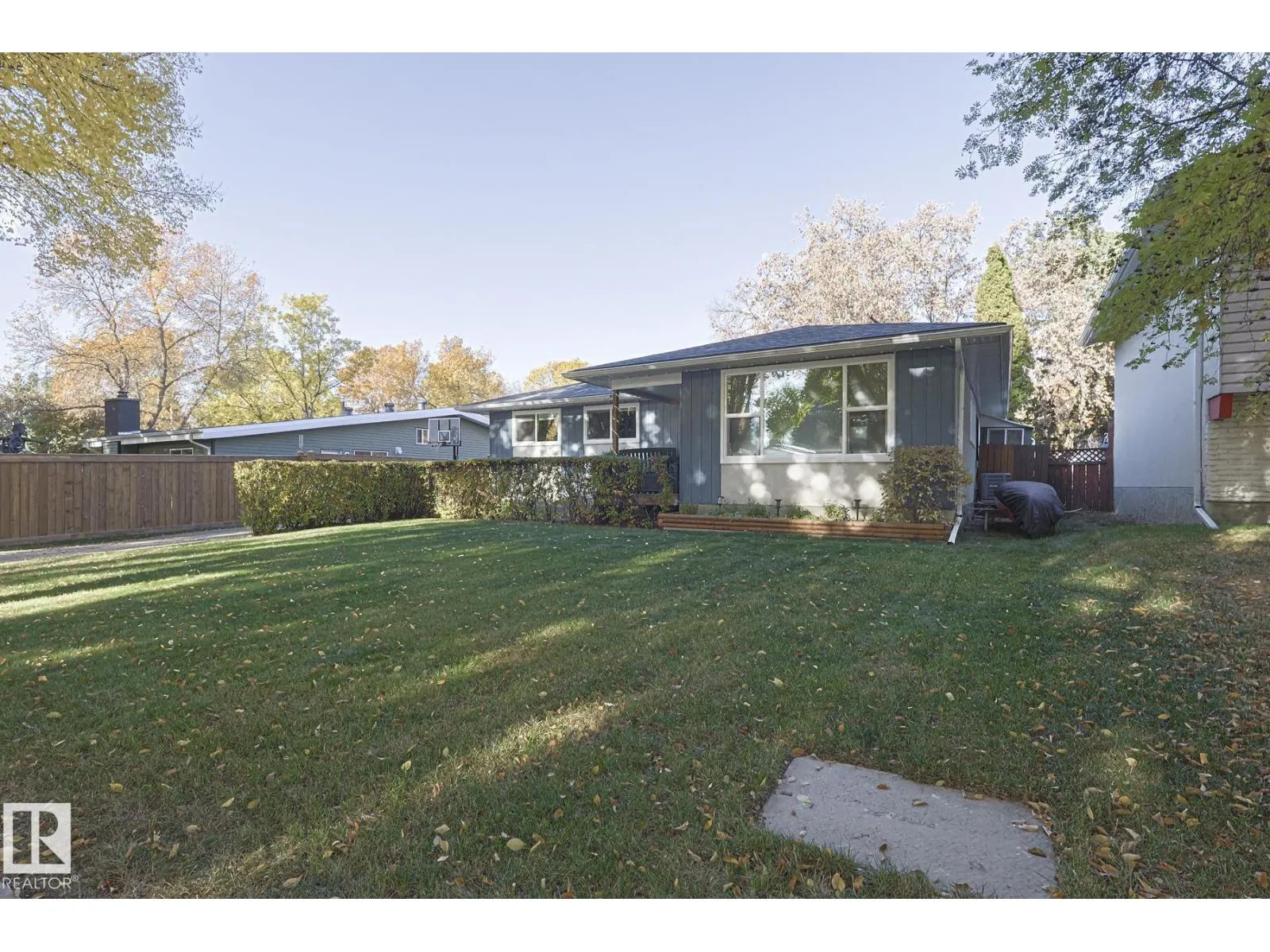 106 FOREST DR