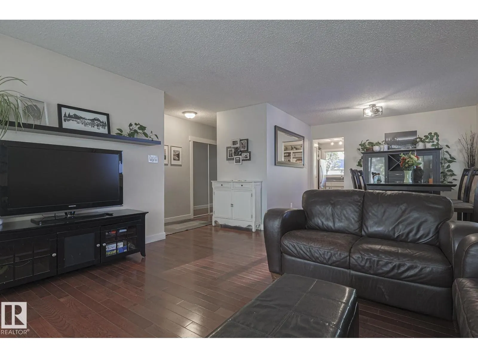 106 FOREST DR