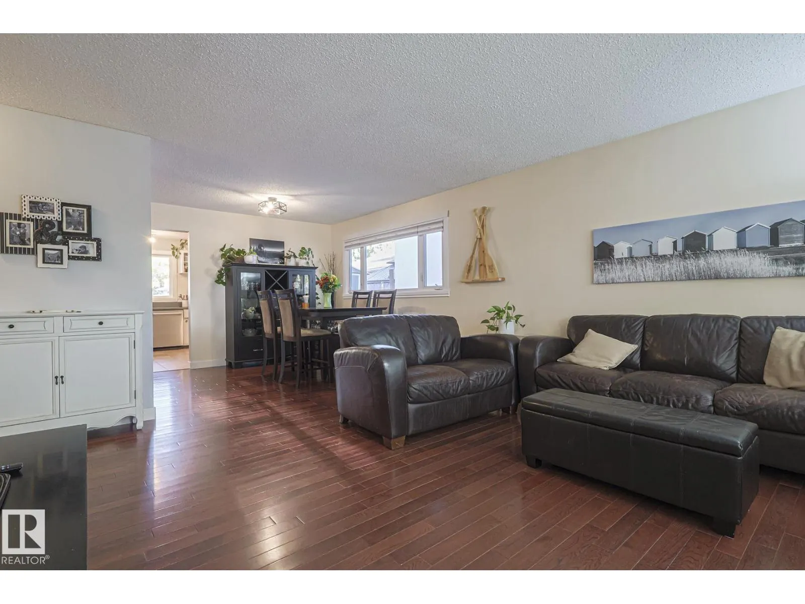 106 FOREST DR