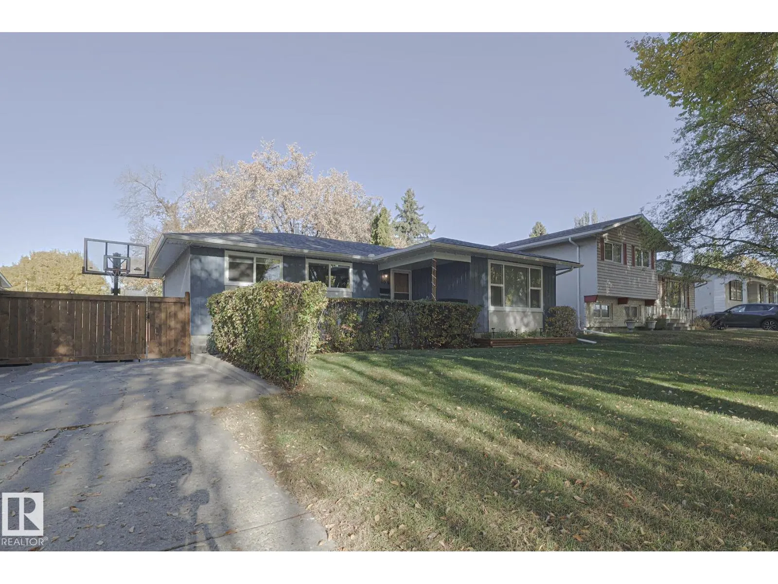106 FOREST DR