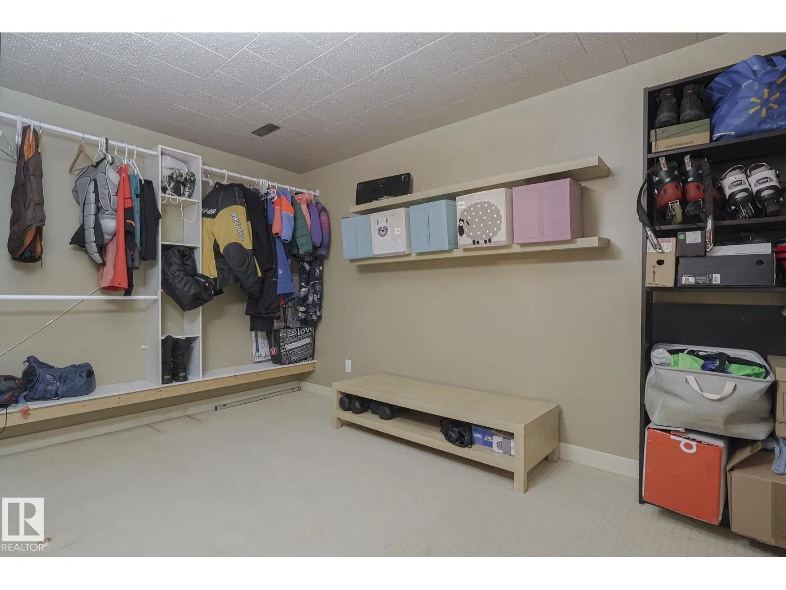106 FOREST DR