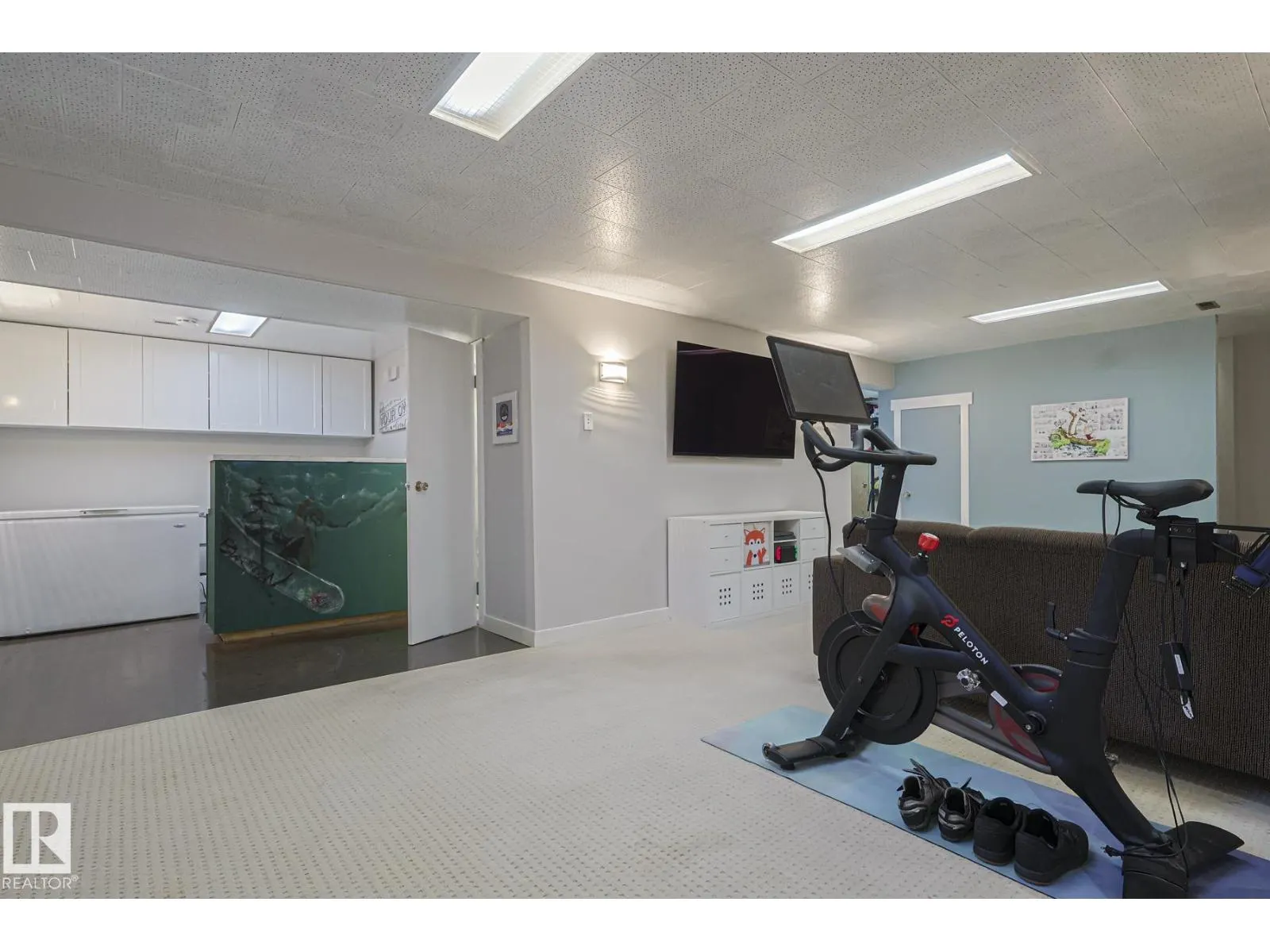 106 FOREST DR