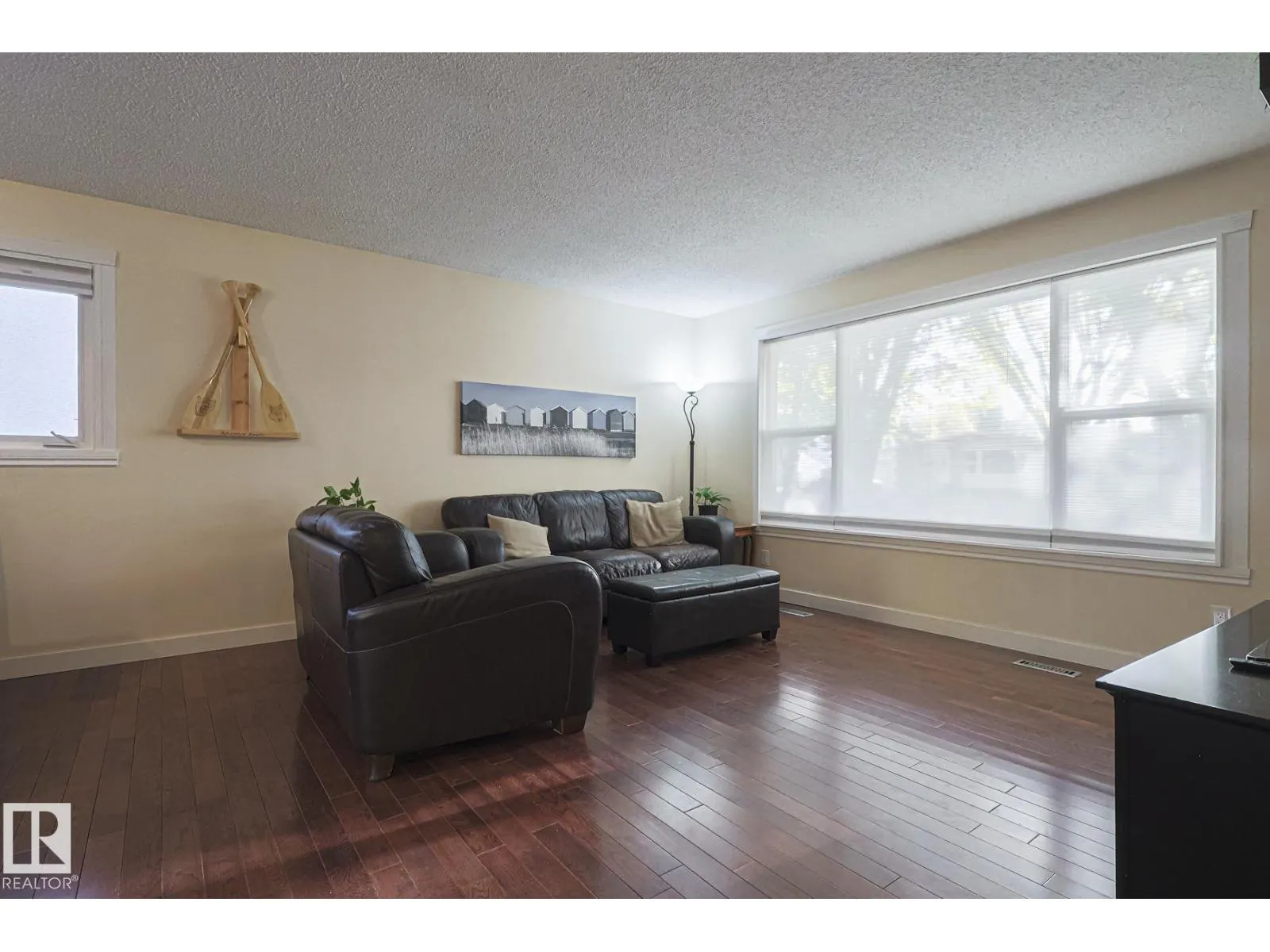 106 FOREST DR