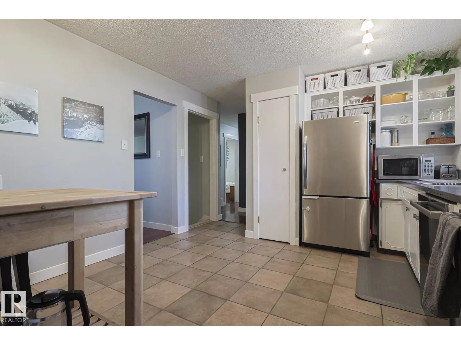 106 FOREST DR