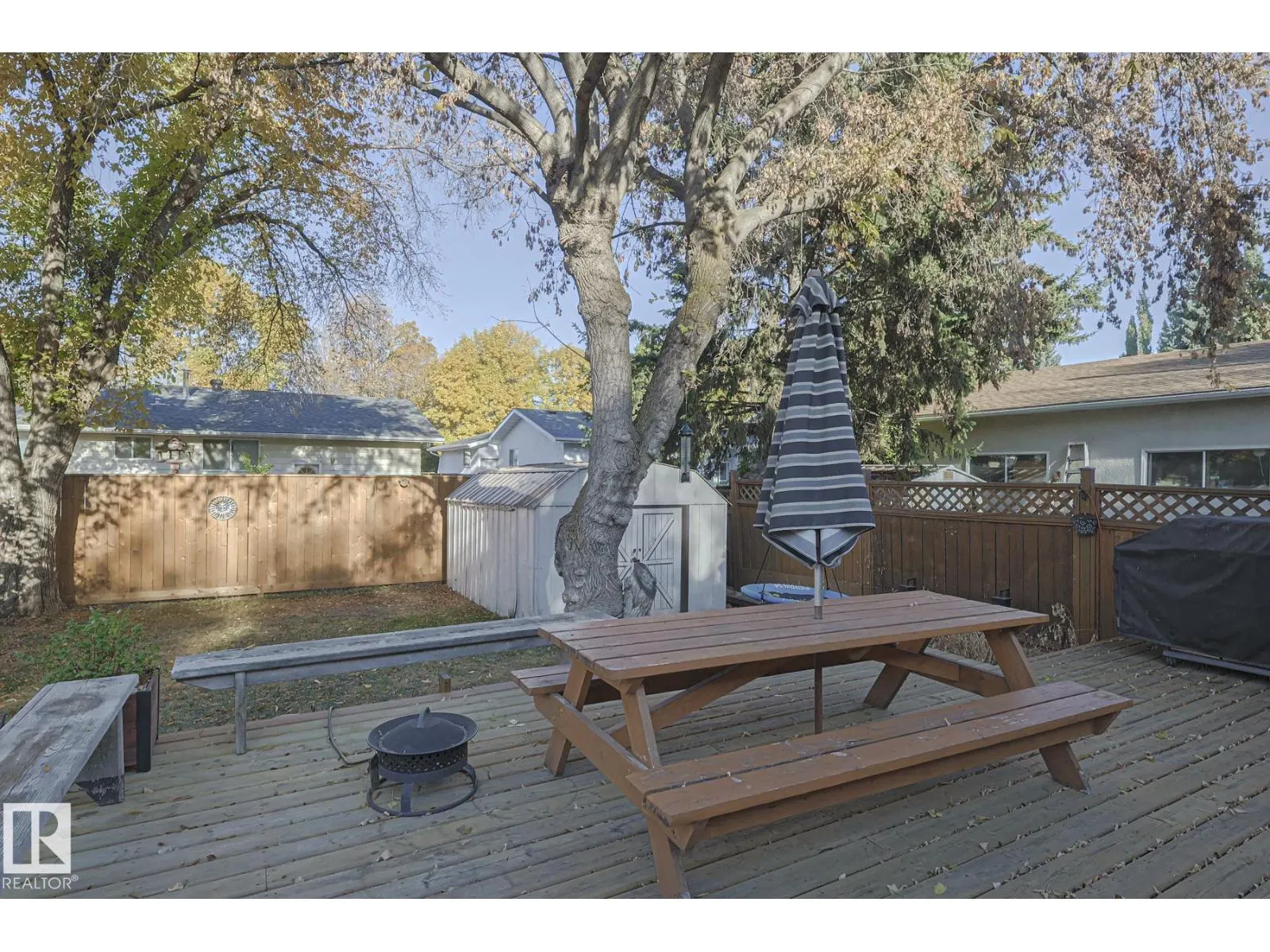 106 FOREST DR