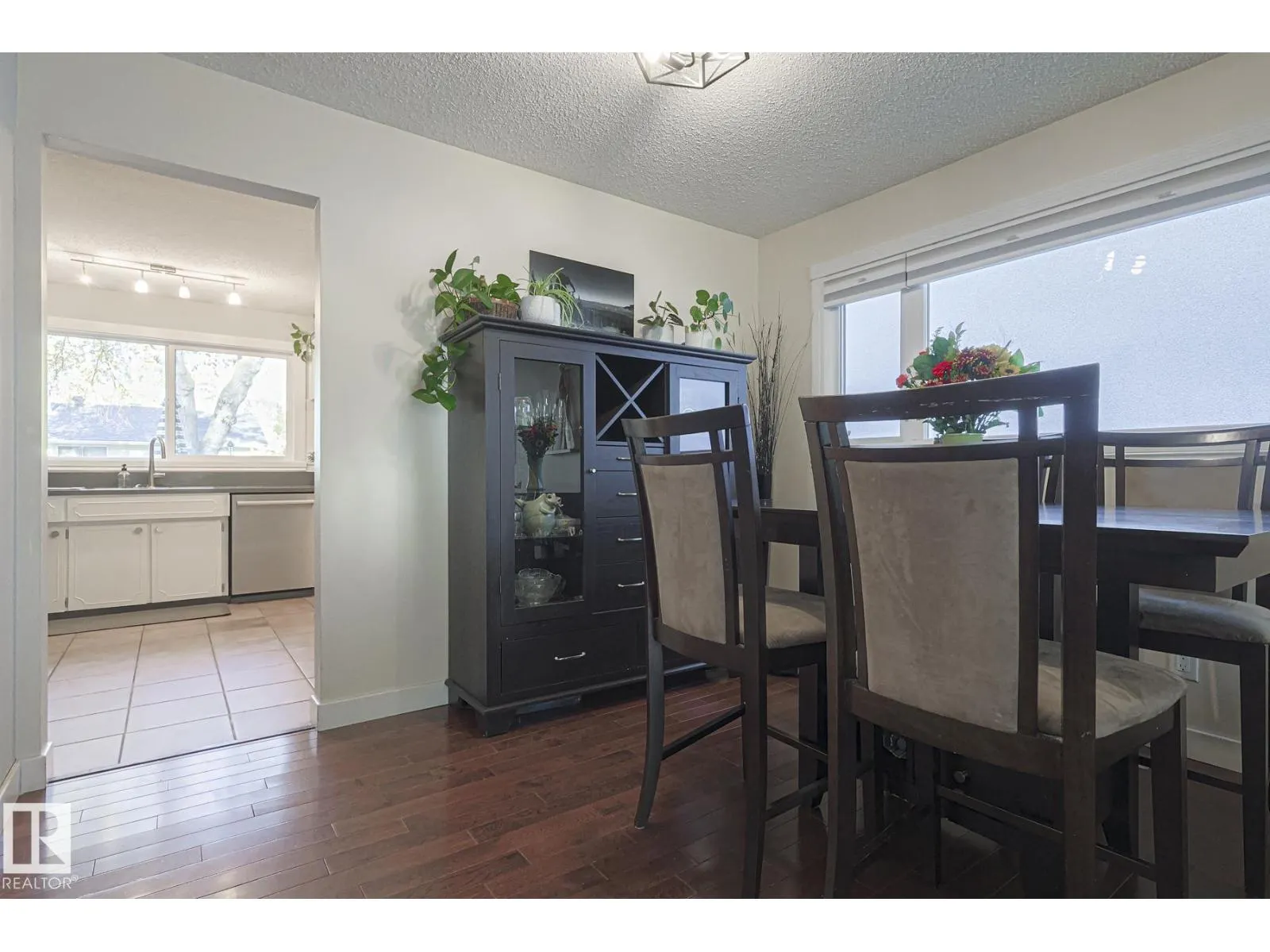106 FOREST DR