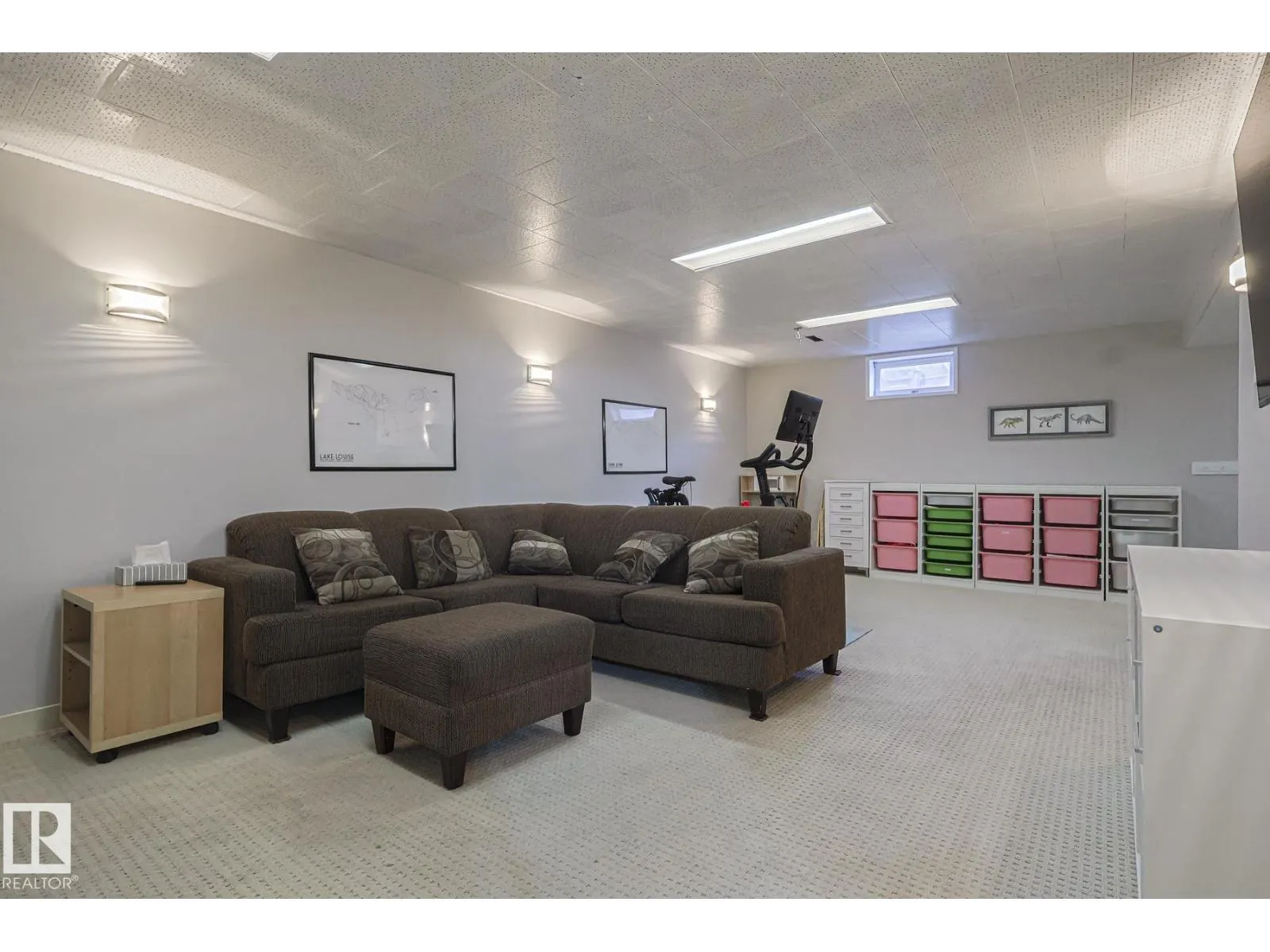 106 FOREST DR