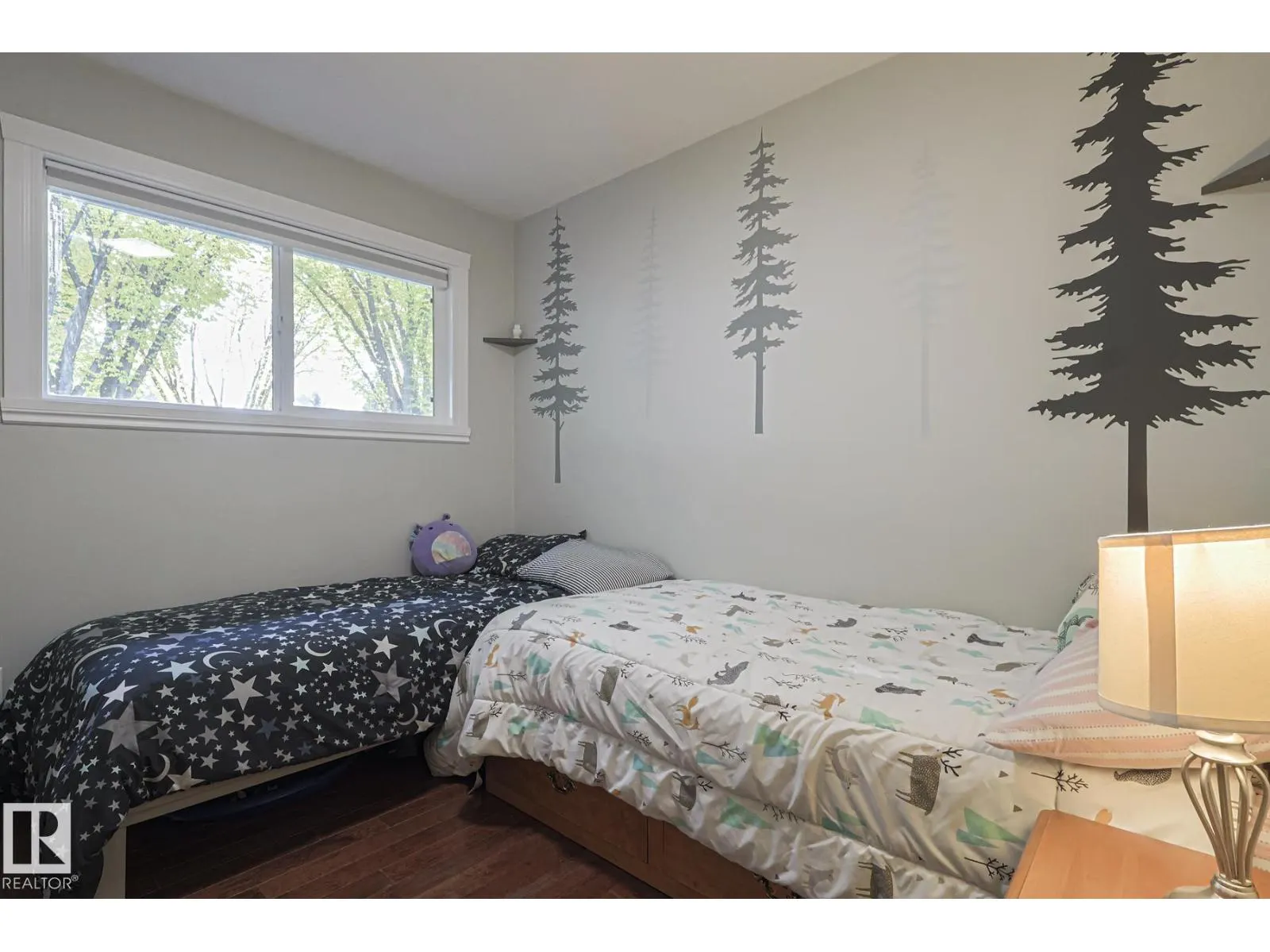 106 FOREST DR