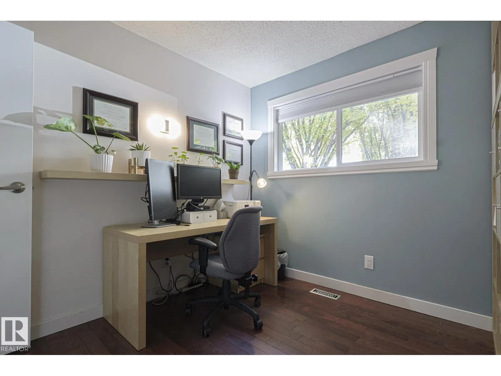 106 FOREST DR
